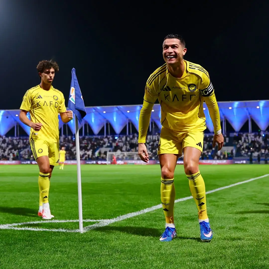 九游体育- c罗在利物浦比赛中回归赛场,问鼎冠军引发热议了吗 